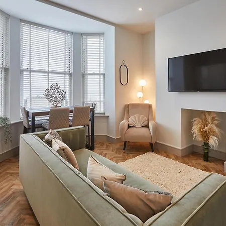 Apartment Host & - Maritime